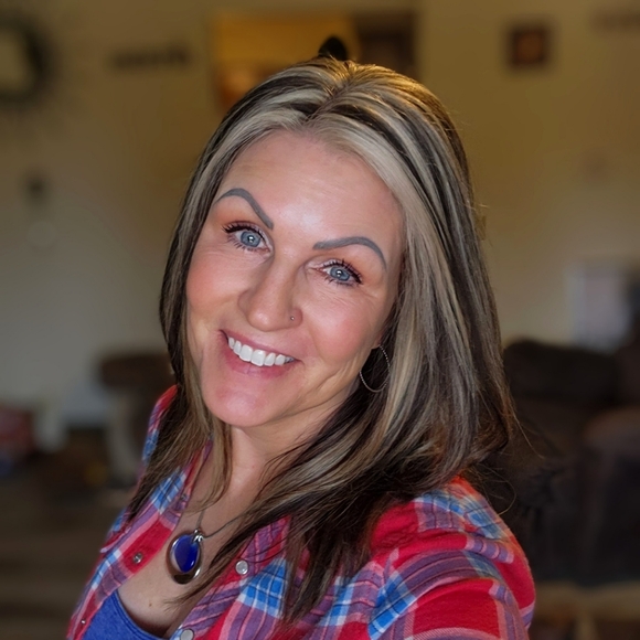 Meet your Posher, Amanda - Picture 1 of 1